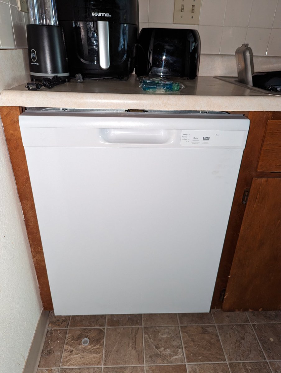 🌻Jaylee 🇺🇲 🇺🇦🌎🌻🏳️‍🌈 on Twitter "Old Dishwasher vs New Dishwasher 🥰🥰 🥰🥰
