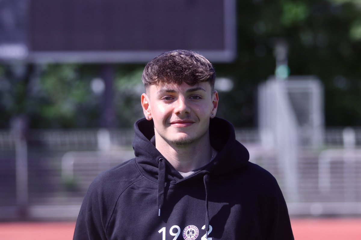 Tennis Borussia Berlin hat mit Silas Baur einen Torhüter für die kommende Saison verpflichtet. Der 19-jährige kommt von der zweiten Mannschaft des 1. FC Kaiserslautern zu TeBe. Herzlich willkommen, Silas! 💜 Mehr dazu: tebe.de/beitraege/sila…