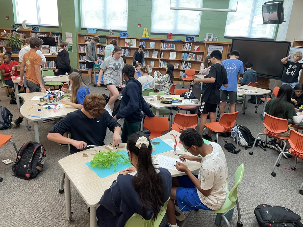 roberts16prez's tweet photo. Makerspace activity to reflect on all that we’ve learned this year. https://t.co/h75tu6zLso
