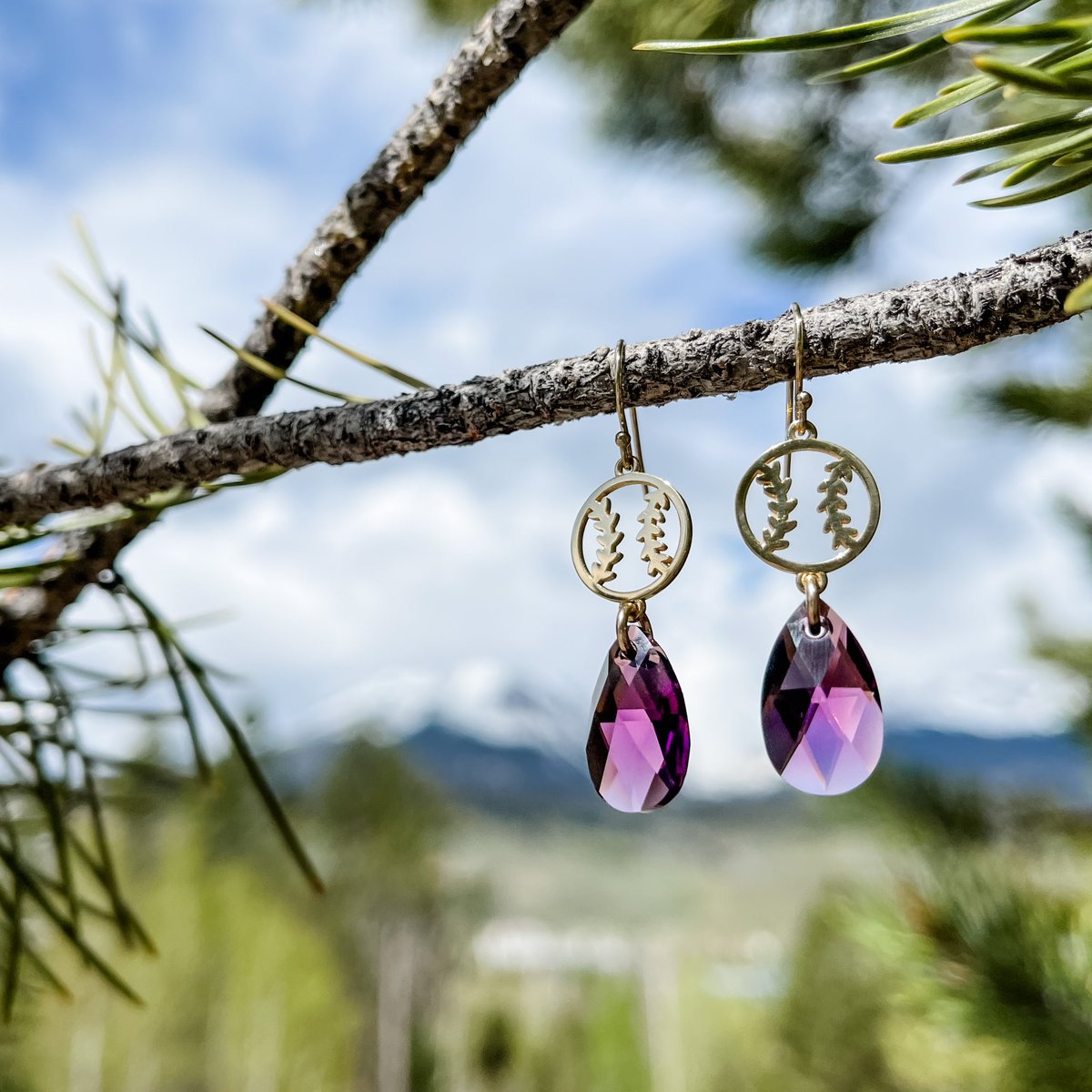 ShopJenCampana's tweet photo. In #Rockies country… 💜

Today is the last day to help #UHCougarBaseball Head Coach @toddwhitting finish strong to the fundraiser finish line.  #ShopForaCause before 10pm CST tonight, and we’ll donate 15% of all #baseballjewelry sales to the fight against leukemia and lymphoma. https://t.co/gQmErDA8ED