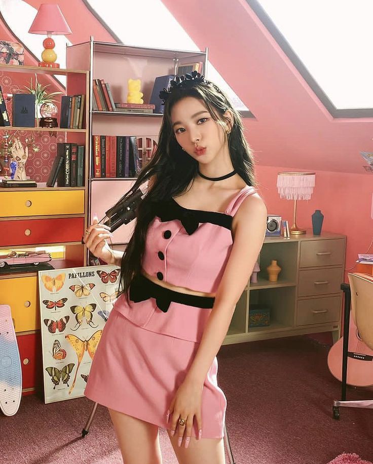 karinasworld_'s tweet photo. she is so barbie coded https://t.co/HeH4ecX4Ou