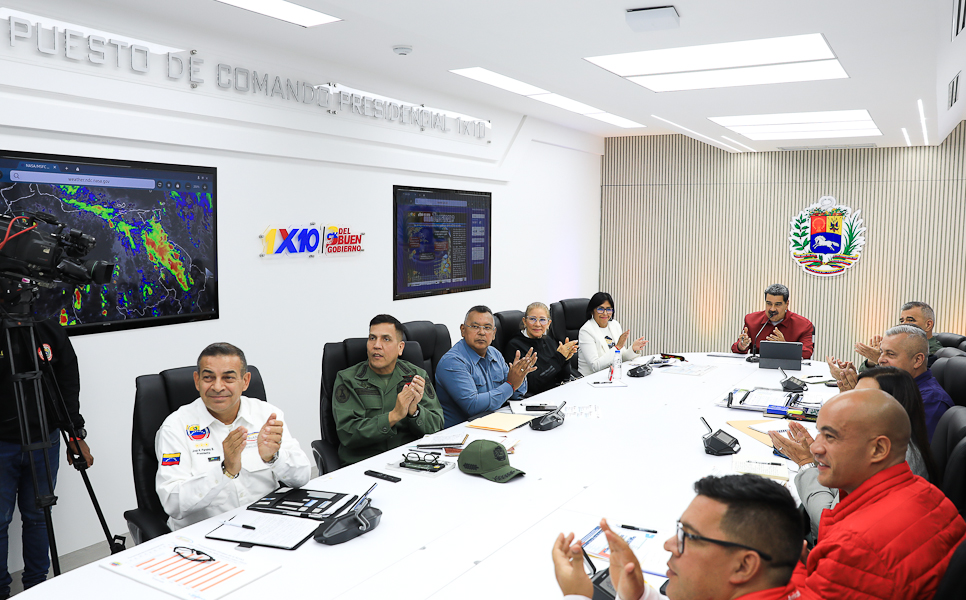 #NotiMippCI 📰🗞| Presidente Maduro ordena máxima atención a las familias afectadas por las lluvias. Lea más ⏩ acortar.link/DXZGvc
#IntegraciónEnLaDiversidad