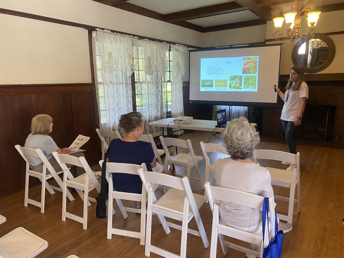 The CEEPS had the pleasure to talk about plant pests and diseases to our local master gardeners at the Mackay Gardens 🐝🦠🌿 🌷Thanks to @DemardEmilie <a href="/ZahraTorkaman3/">Zahra Torkaman</a>  <a href="/chi_bern/">chiara bernardini</a> and Connor for volunteering 
<a href="/UFIFASCitrusREC/">UF/IFAS Citrus REC</a> <a href="/UFCitrusBugs/">UFCitrusBugs 🍊🐞</a>