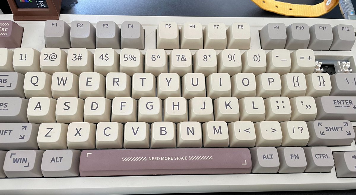 jackboxgames's tweet photo. hlep :(

i brokeit :J :( https://t.co/4uegyi7sVI