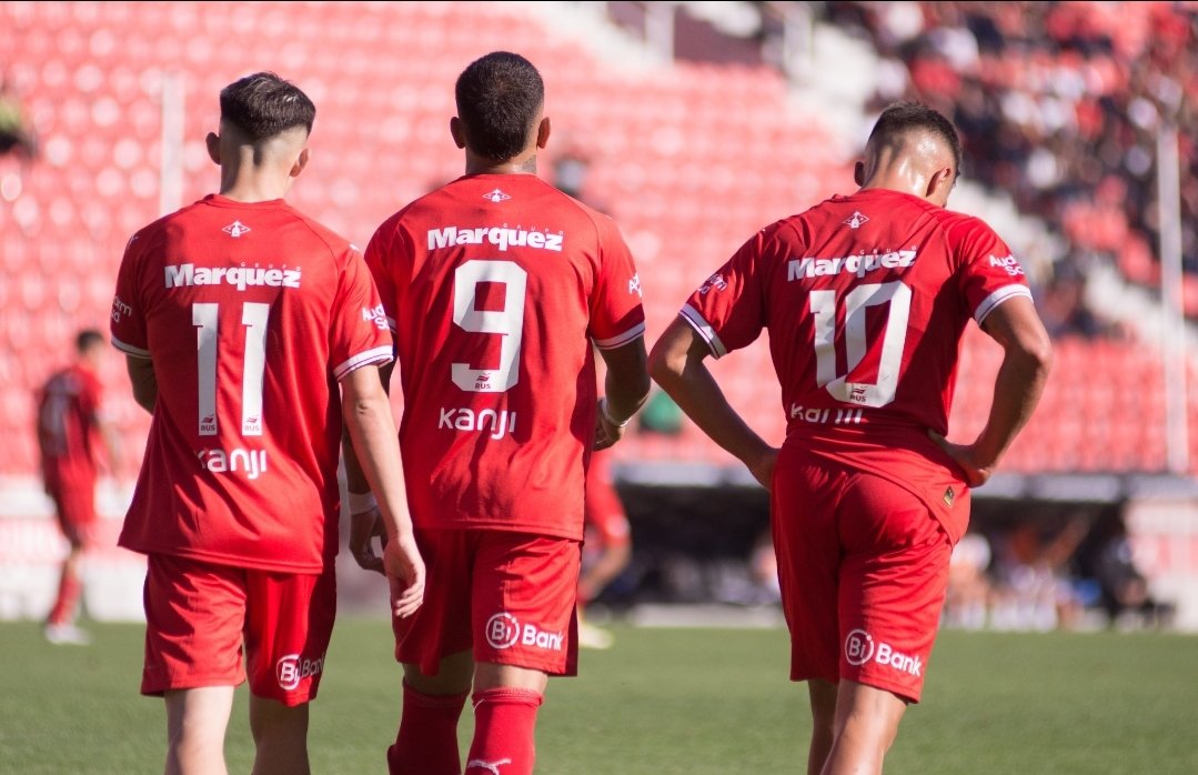 Mira lo que son esos 3, Santi Lopez, Santi Ayala y Santi Hidalgo

El futuro de Independiente