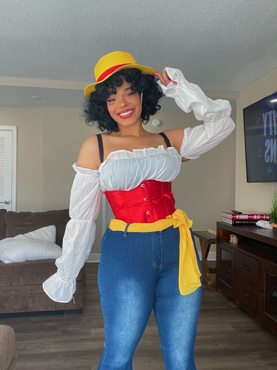 summerdru's tweet photo. all of my one piece cosplays so far! https://t.co/miaeE3E2cS