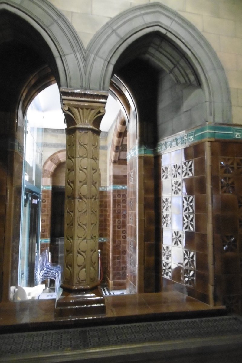 #FabulousFaience4Friday #LiverpoolUniversity #VictoriaGallery 1889-92 #AlfredWaterhouse Entrance hall & stairs #Burmantofts #faience