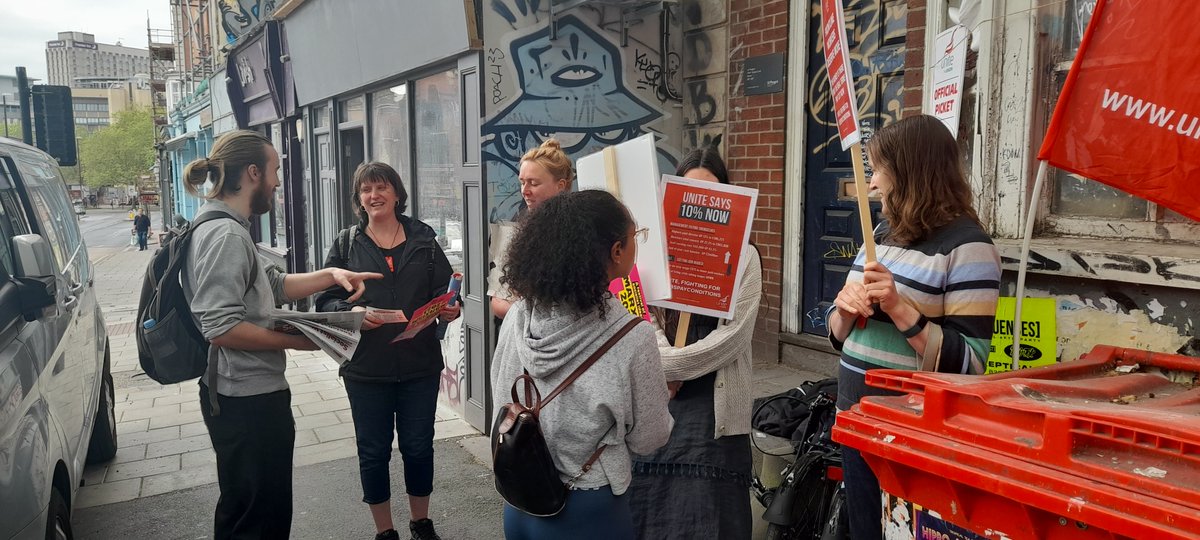 julzBrizzle's tweet photo. Came across a protest ny @StMungos workers who're members of #UniteUnion in #Bristol. Formerly they were the TGWU who enforced the racist #ColourBar that led to the #BristolBusBoycott. Since 1963 they've come a long way. Tell us, how're you plan to mark its 60th on Aug 28th? https://t.co/MyKsYfZUVY