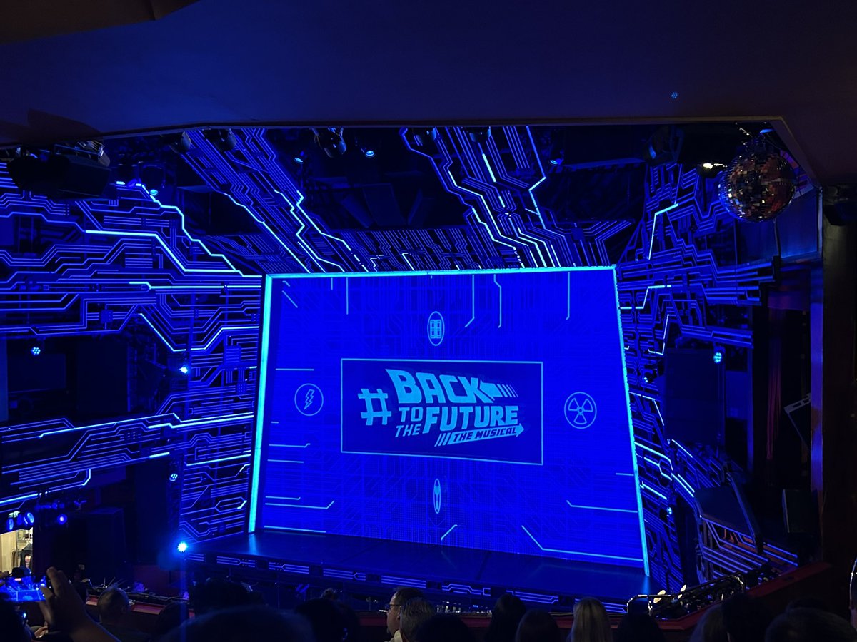 ChrisLincoln80's tweet image. Interval tweet! Back to watch @BTTFmusical on my #DoubleShowDay with @TodayTixUK #RushTickets enjoying the show as always @WillHaswell @OliverJNicholas #GreatScott @BenMJoyce #BTTF and yes … I want fries with that 🍟⚡️