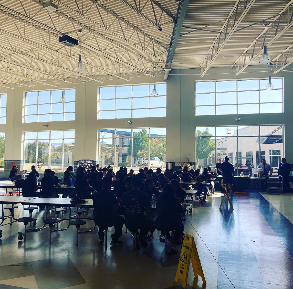 MMaldonado_3's tweet photo. Breakfast is the most important meal of the day, especially when it’s @ClintISD #SeniorBreakfast 💪. 
Enjoy @ClintHSLions #classof2023 #Seniors &amp; enjoy your #SeniorGift bags🤗!

#WeAreClint #LionPride #WinTheDay #StrongerTogether #SmallTownVibes #classof2023🎓 #WeAreClintISD https://t.co/VpTsxbmdCf