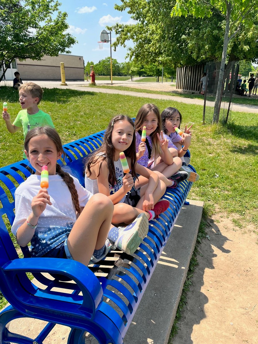 StElizabethCS1's tweet photo. Grade 3 Eagles celebrate finishing the EQAO assessment! https://t.co/xWtfN93aSl