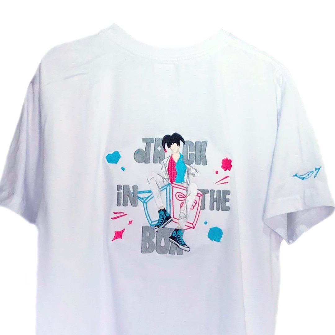 ArMYStyleCo's tweet photo. ★ Camisa JITB
Está disponible de la talla S a la XL.
Está bordada en la espalda, además de la manga con un diseño exclusivo.

Precio $65.000

#btsmerch #btsfanmerch #jhope #armycolombia #JITB #wtsbts https://t.co/OMIouyOmKn