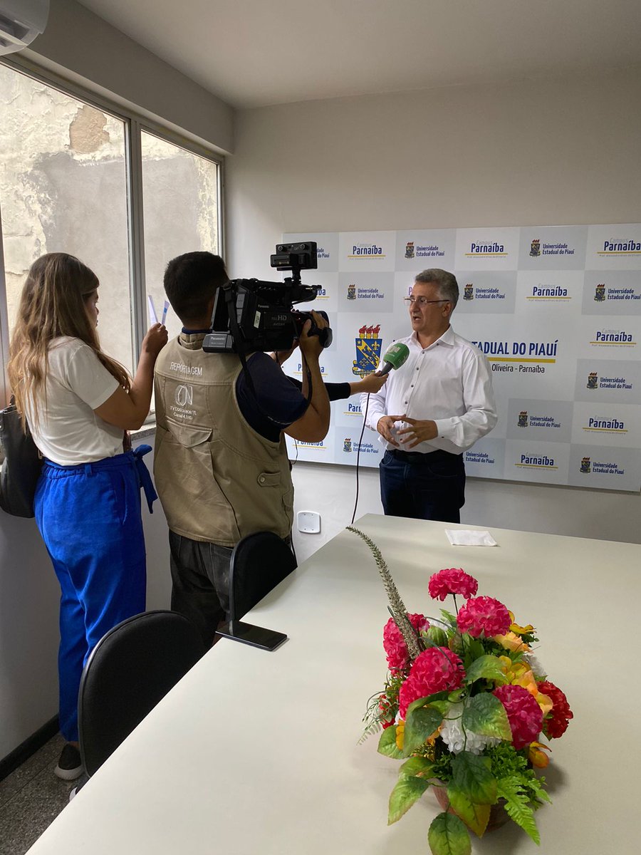 evandroalberto's tweet photo. Chegamos ao campus Alexandre Oliveira, em Parnaíba. A Reitoria itinerante segue com programação completa durante o dia todo. 
Encontro acompanhado do time da Administração Superior da #NossaUespi 💪 https://t.co/Sz3iD3wUXy