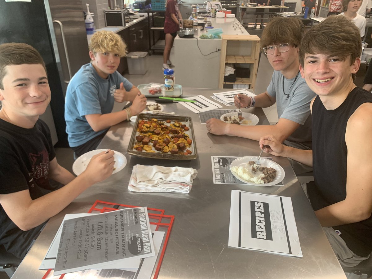 Thank you to @PRMrsJones for the healthy eating/cooking lesson this morning! Players made 6 different recipes-Korean Beef, Egg Bake, Taco Puffs, Sausage & Veggies & different grab and go breakfasts. Was great to see the guys working together in a different environment. @SKochPR