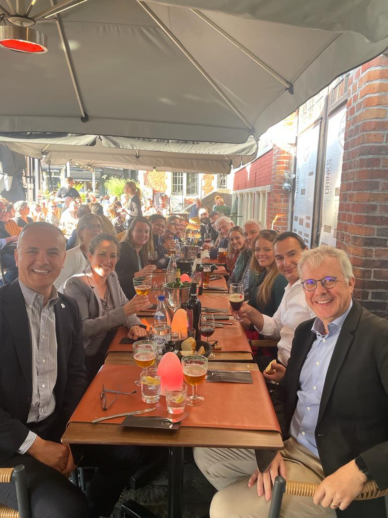 Chill out with #HerniaFriends after #RAWS2023 1st day!

#HerniaSurgery #HerniaFamily