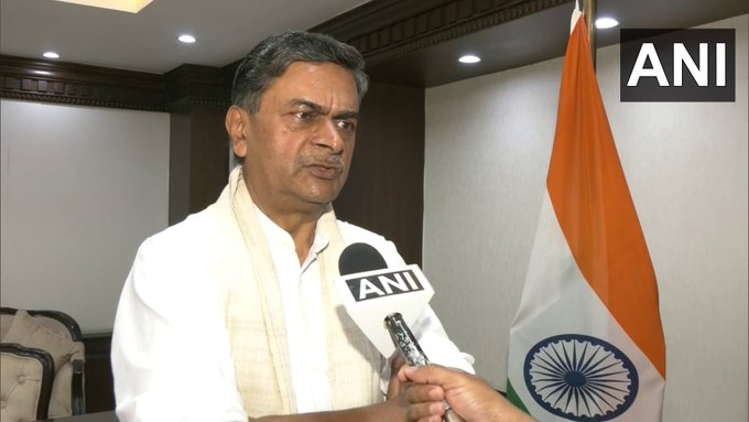 timesofindia's tweet image. #Congress leaders have no audience in India. So, they go abroad, gather 100-200 people in a room, and give speeches. I am thinking about what kind of people are these who go abroad and criticize their own nation. No other political leaders do such a thing: Union Minister #RKSingh