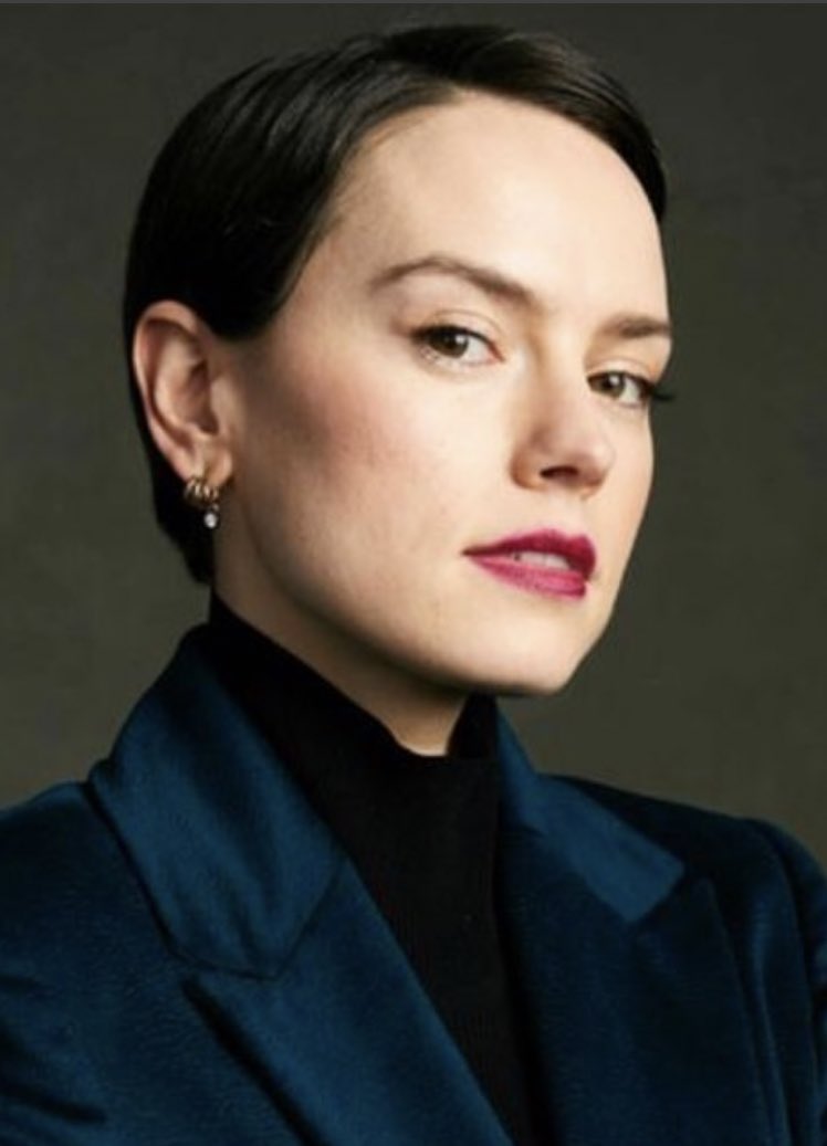 oliviamunne's tweet photo. Daisy Ridley will be back as master Rey Skywalker. Keep that in mind 🔥#daisyridley #reyskywalker #StarWars #academy #Ahsoka #TheMandalorian #finn #BenSolo #reylo #poe #finnrey https://t.co/7BhBlLfp1X