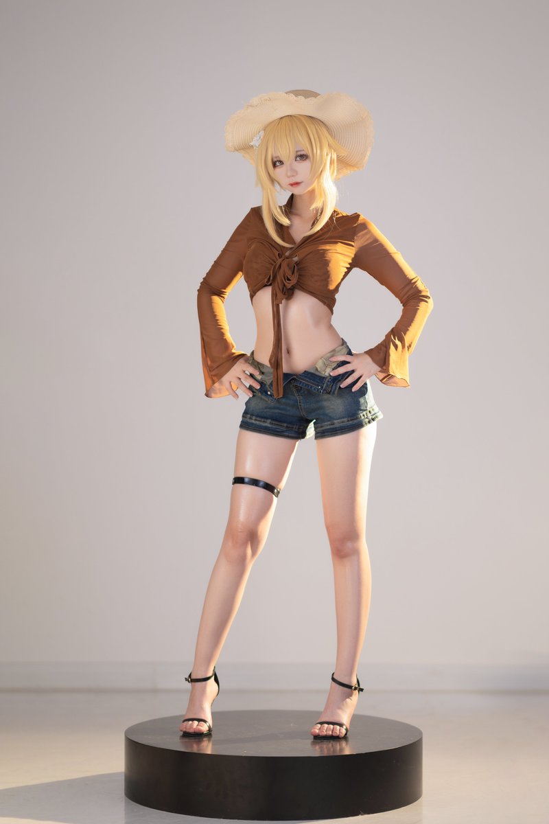 Emptied my mora for new outfits~（Second round）
#GenshinImpact #GenshinImpactcosplay #旅行者 #Lumine