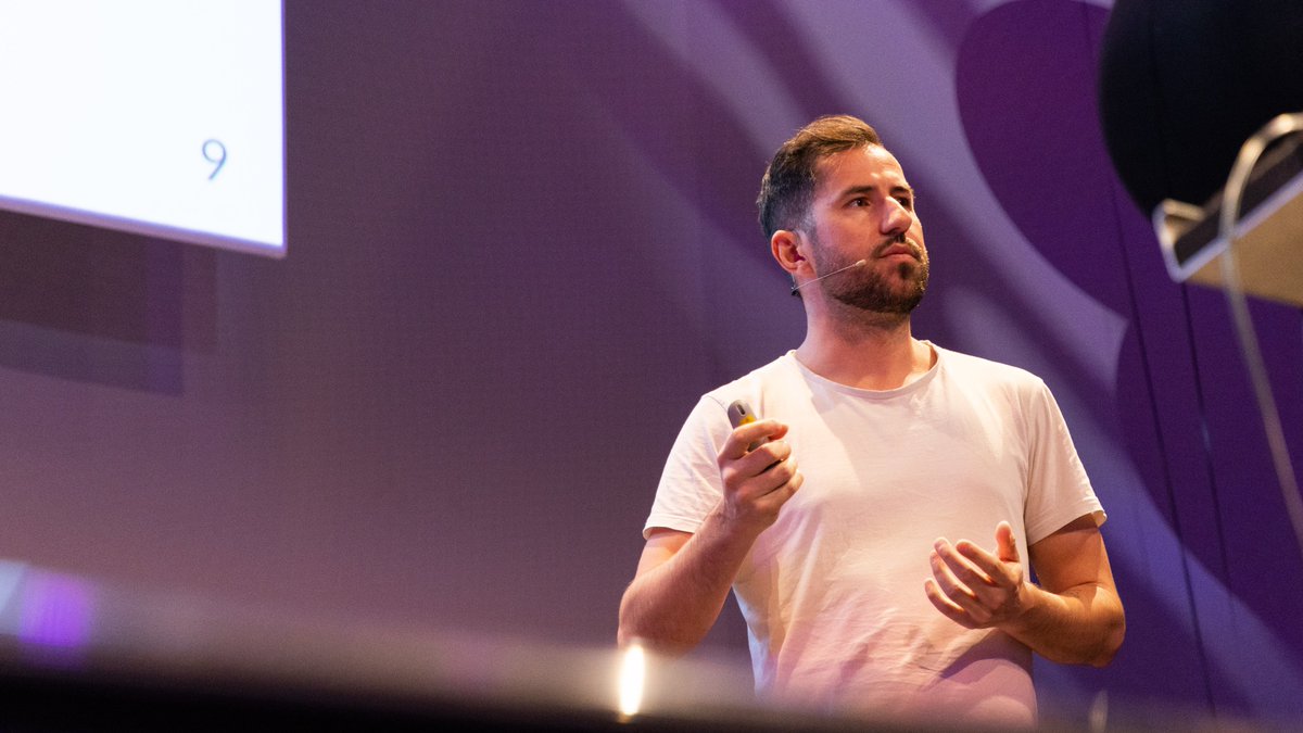 <a href="/oetzn/">Thomas Eizinger</a> rocking the #CodeCrafts stage with his talk about Have We Come Full Circle on Web Development? 👌