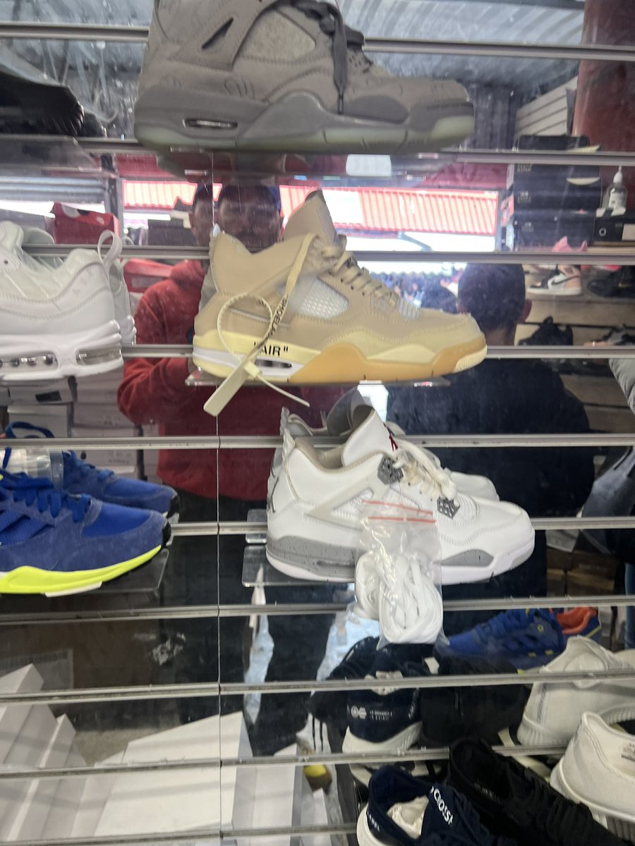 vankrust's tweet image. When you go to a holiday market and the trainer heat is dripping @brendandunne @MatthewJWelty