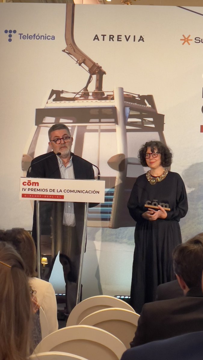 Enhorabuena por el premio <a href="/dircomfidencial/">Dircomfidencial</a> al compromiso, y a su forma de comunicarlo, de <a href="/ecoalf/">ECOALF</a> 👏👏👏 Entrega <a href="/mtascon/">❦ Mario Tascón ❦</a> a <a href="/carolblazquez1/">CarolBlazquez</a> Un ejemplo de marca basada en hechos reales <a href="/losdelvolcan/">Prodigioso Volcán</a> #conscious