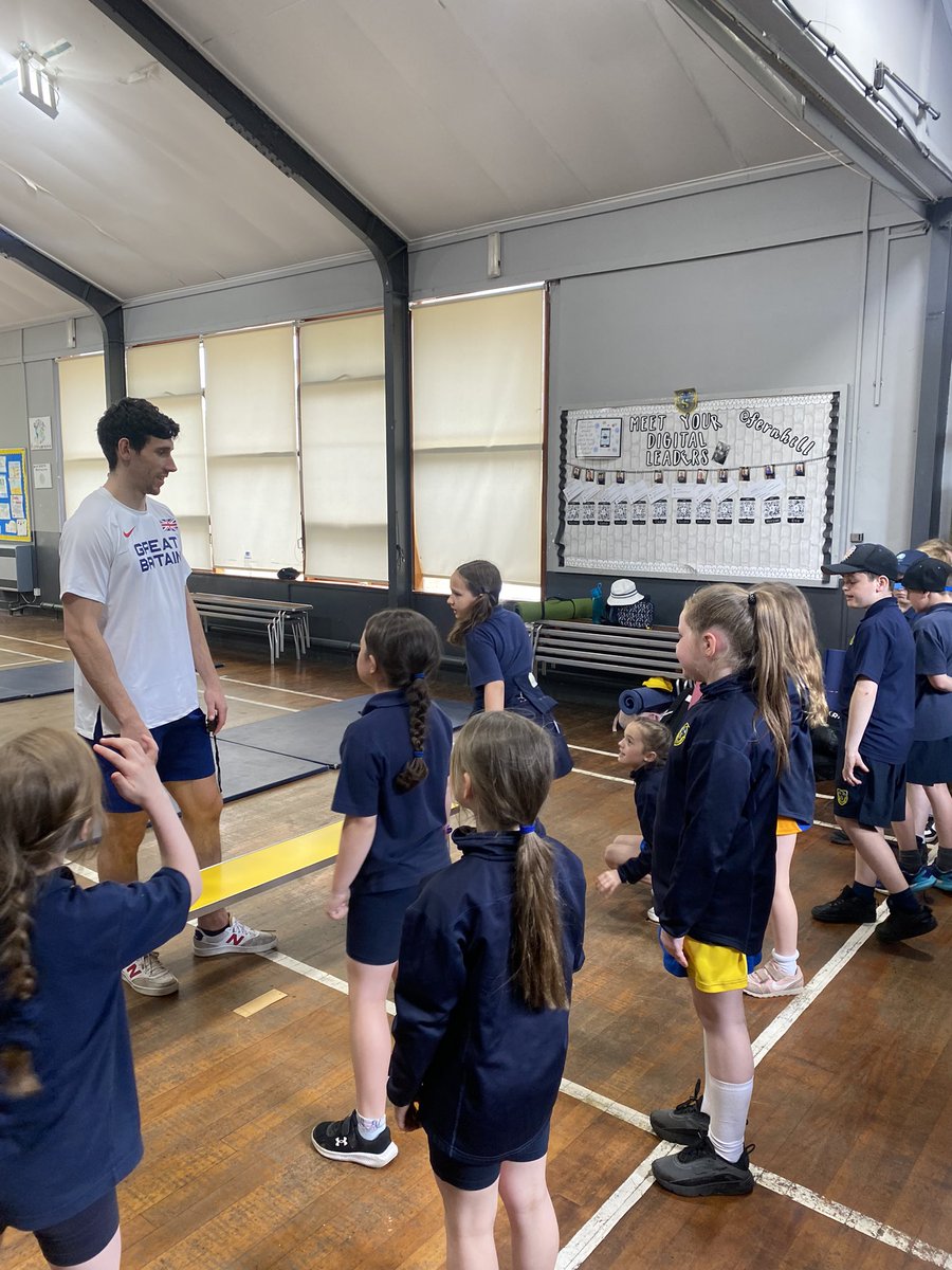 fernhillp4's tweet photo. We were excited to meet Scottish champion High Jumper David Smith @scotathletics today! 🏴󠁧󠁢󠁳󠁣󠁴󠁿Great Q&amp;A session followed by us having a go at our own fitness challenges for sponsorship. Thanks for the inspirational visit, David! #courage #commitment https://t.co/s7CPl12Qx1