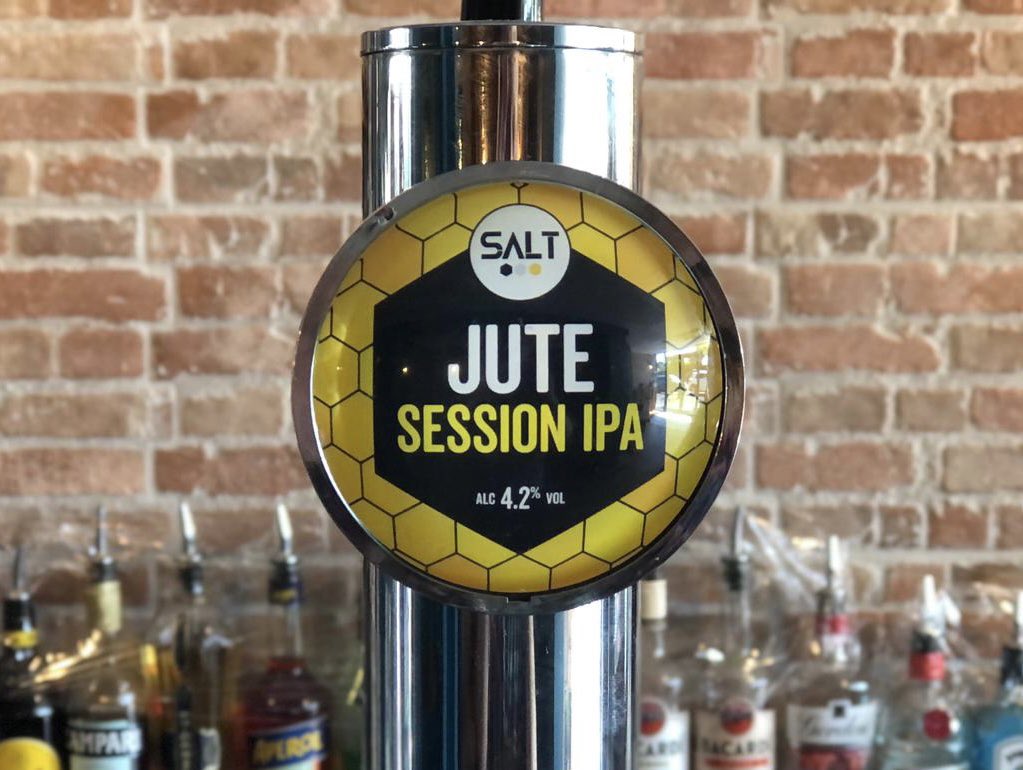Just on the taps today we have added a crisp and light session IPA @SaltBeerFactory #Jute that packs a flavour punch - delivering juicy & citrus notes! 
Juicy, Hazy, #Vegan Friendly #CraftBeer #WestDerby #Liverpool