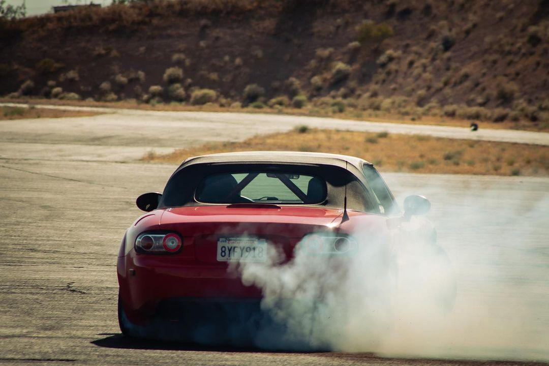 trashcanloli's tweet photo. Miatas can drift too 💨 https://t.co/LvEWshy7Po