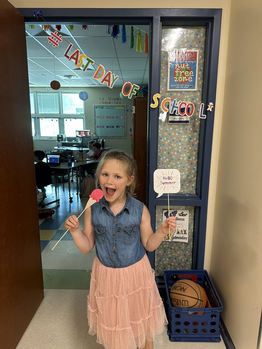 MrsWhiteC6's tweet photo. Here we come 2nd Grade! ☀️ https://t.co/smJDR32tNw