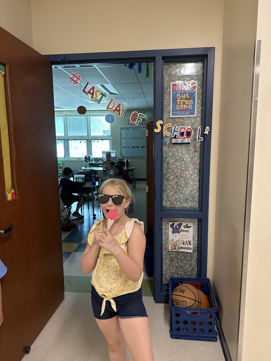 MrsWhiteC6's tweet photo. Here we come 2nd Grade! ☀️ https://t.co/Loitfmjsub