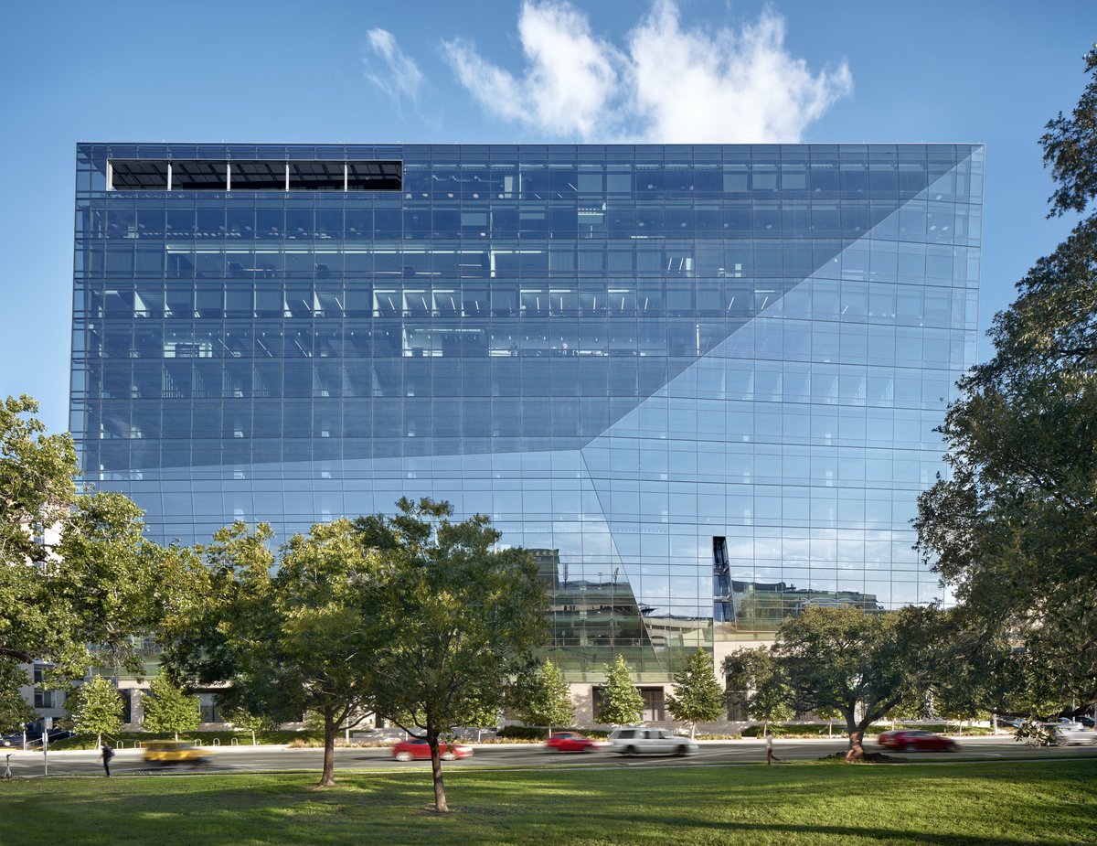Step inside RiverSouth &gt;&gt;

The distinctive building offers stunning office space, a 15th-floor sky lounge with a full-service bar, panoramic city and lake views, a fitness studio, and resort-like lounges.

#DesignBuild #Sustainability #Austin