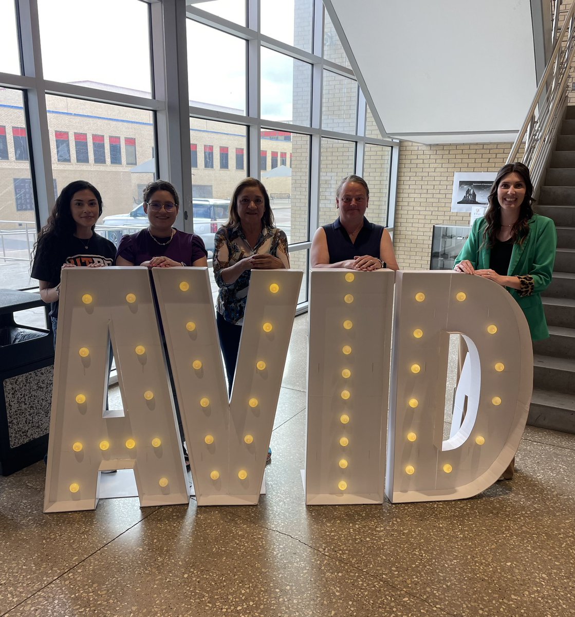 @PeaseMustangs teachers diving into AVID today! We have some amazing teachers willing to put in their own time to grow themselves for our kids. @jackieperrin03 @BrunerLR99 #AVID4Possibilities @ECISD_AVID4ALL