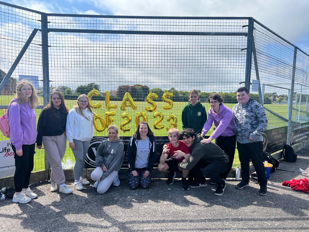 A brilliant send off for our S6 group today with the Leaver’s Cup, before being piped out to a guard of honour! We will miss you all and wish you all the best in the future 🎉🎉