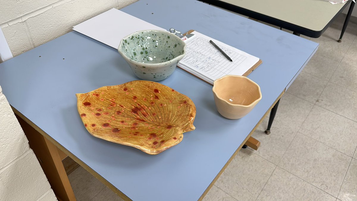 Todays random finding, what wonderful Junior left these fabulous ceramic pieces in Room 132?  Mrs. Harris?