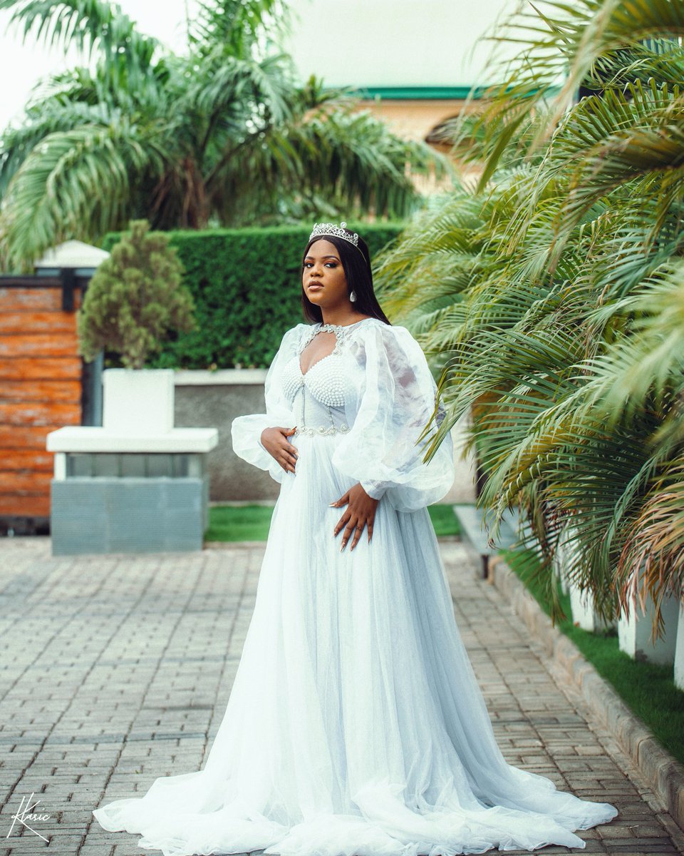 klasicstudio's tweet photo. .
.
.
 So Simple, yet WHITE is the fashion color of the  RICH

📸 @klasicstudio 
.
.
 Muse @julietpeterphotography 

❗ Abuja 

#klasicstudio  #abujaphotographer #kabod #whitegown https://t.co/4cpTyJ6ZSm