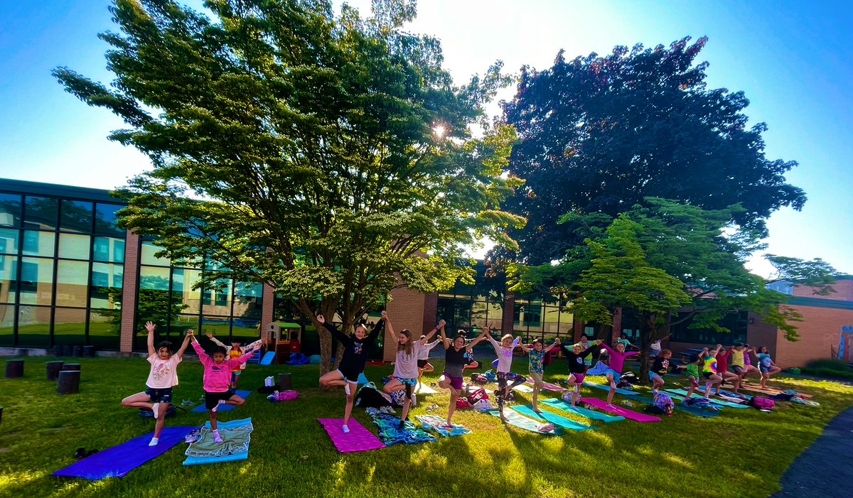 “Nature is a tool to get children to experience not just the wider world, but themselves.” – Stephen Moss.
<a href="/SNIS_CT/">Sarah Noble School</a> courtyard yoga 🌳 ☀️ 🙌🏻