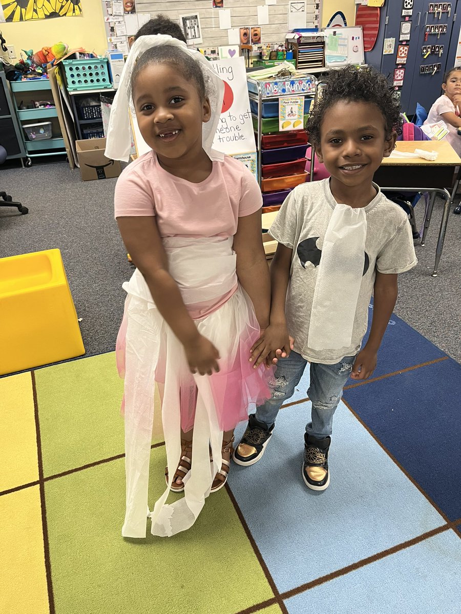 akrunion's tweet photo. Q and U got married yesterday so we participated in some bridal shower games @FerndaleEarlyEd https://t.co/yzZ3MfjNJV