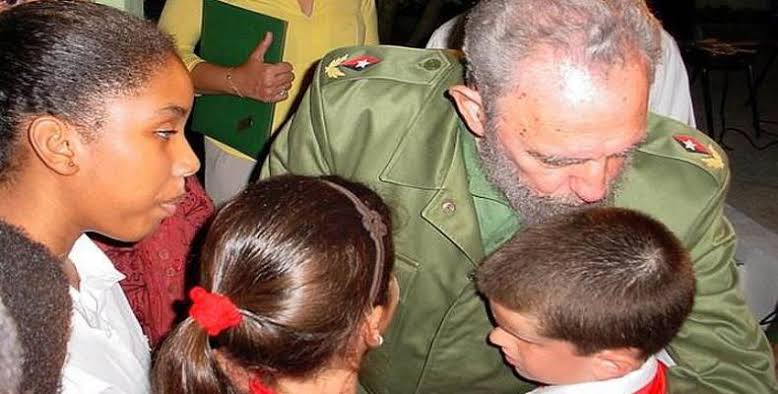 #Cuba 🇨🇺 En eso es en lo que más debemos pensar: en los niños de hoy, que son el pueblo de mañana.  Hay que cuidarlos y velar por ellos como los pilares con que se funda una obra verdaderamente hermosa y verdaderamente útil.
#FidelPorSiempre 
#DiaDeLaInfancia