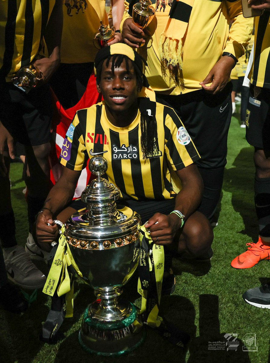 🏆 بُـطـولـتـيـن "سُـوبـر + دوري" 🏆 
✌🏽 🖤💛 😎
🚶🏿‍♂️#يمشي_كدا_كدا 🫶🏾