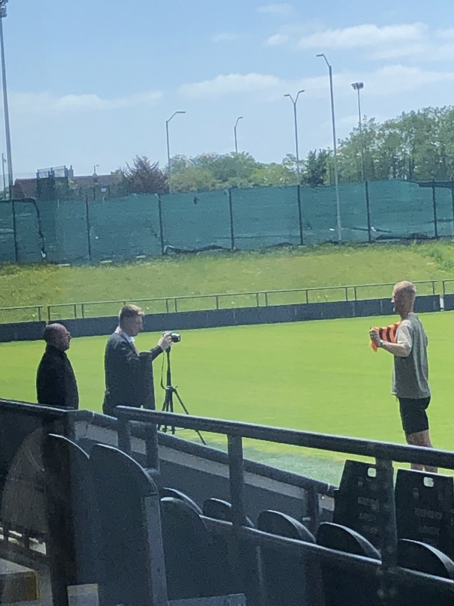 @BarnetFC Ha! Watched this from your bar on Monday.  We were parked there for the play off final.