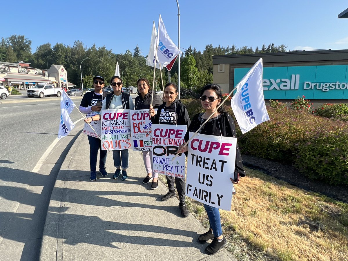 carissarose13's tweet image. Out this morning in support of @FVTransitStrike in Mission. Tons of support from the community. We need a fair deal now! @BCTransit @FirstTransit #bclab #canlab