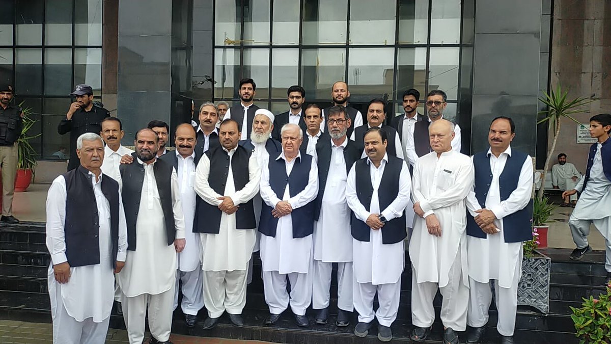 AftabSherpao's tweet photo. Was honoured to be invited to Distt Bar #Charsadda by the President and his cabinet. Attended the reference and paid tribute to Nisar Ahmad and Sheryar Khan Advocates having recently passed away. I was taken around the imposing Judicial Complex which is certainly an excellent facility for Charsadda 
#QWP