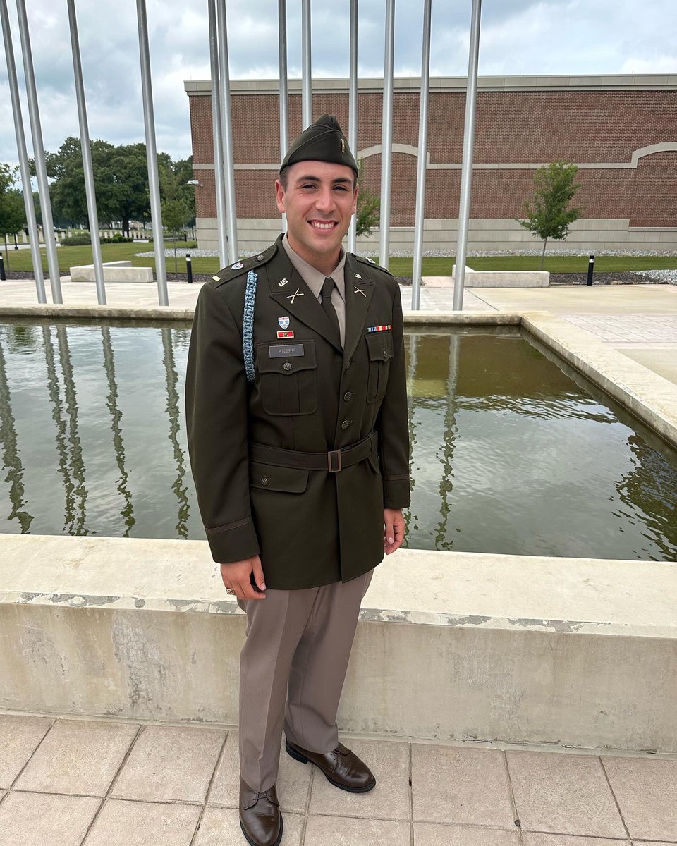 89Hoky's tweet photo. Congratulations @noah_knapp on your graduation from the Infantry Leadership School (IBOLC)!  Keep up the great work!! https://t.co/EhQkHB4VVc