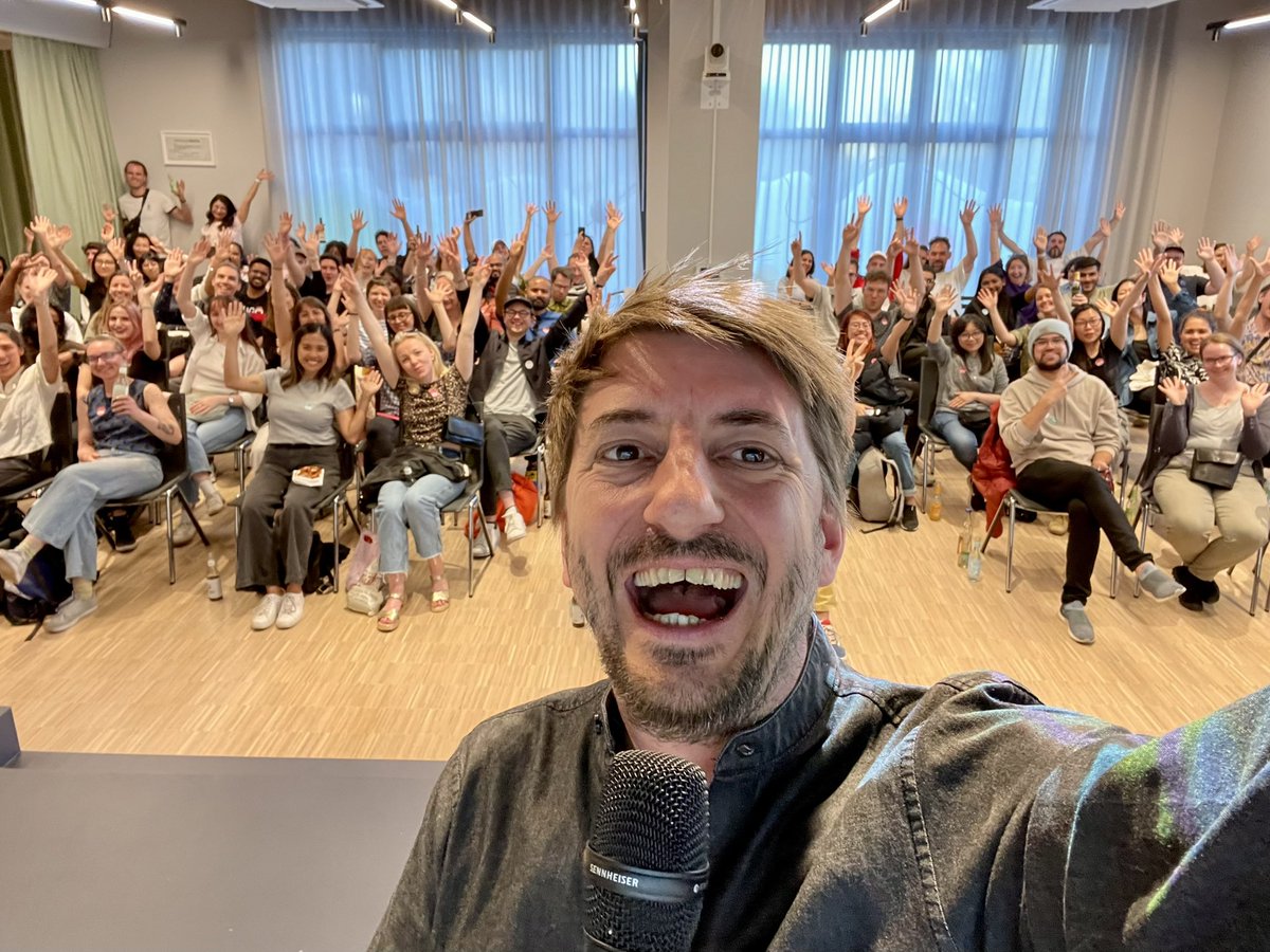 Greetings from Service Design Drinks Berlin! :-) #sddberlin #uxce23