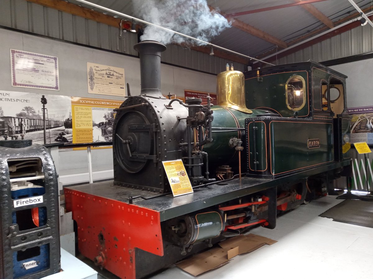 #narrowgauge #Schmalspurbahn #dailyphoto from the Welsh Highland Heritage Railway in #Porthmadog showing our steam locomotives. 

Here's Russell, 590, Gelert and Karen, because - well, why not. 😉

whr.co.uk/stock/steam/ 🏴󠁧󠁢󠁷󠁬󠁳󠁿🇬🇧🇪🇺😃👍