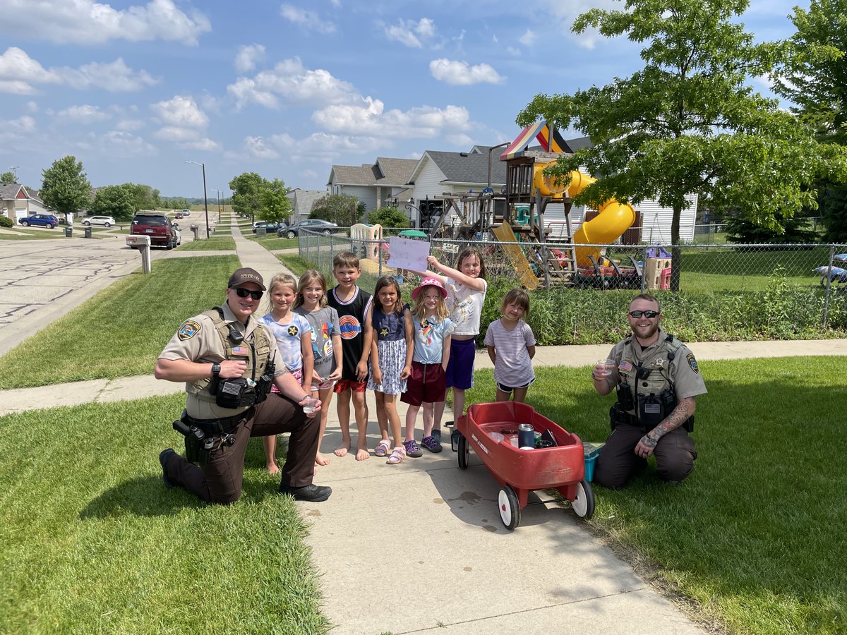 OlmstedSheriff's tweet photo. ☀️ Nothing screams summertime like a good old fashion lemonade stand! Thanks for the delicious and refreshing lemonade, kids! We know Deputy Streed and Deputy Jacobson are now better prepared for the remainder of their shifts!
#Summer
#ByronMN
#OlmstedCounty https://t.co/3Q1gd9YGIn