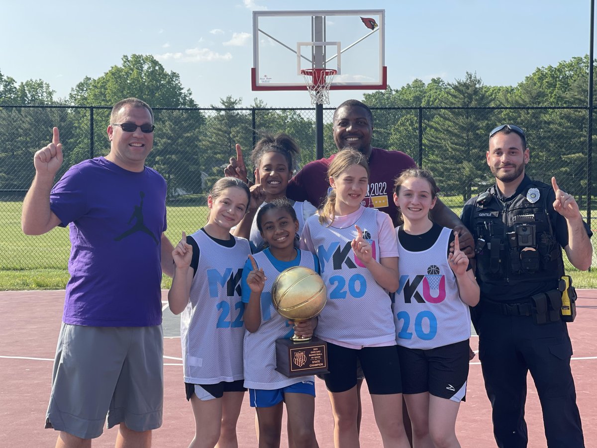 CanfieldPolice's tweet photo. Join us in congratulating MKU Elite on their recent AAU State Championship (5th grade), Best wishes in Myrtle Beach at Nationals! Officer Gentile got the chance to meet the team yesterday while they were practicing at the Canfield HS courts. https://t.co/nKqJKsdSOv