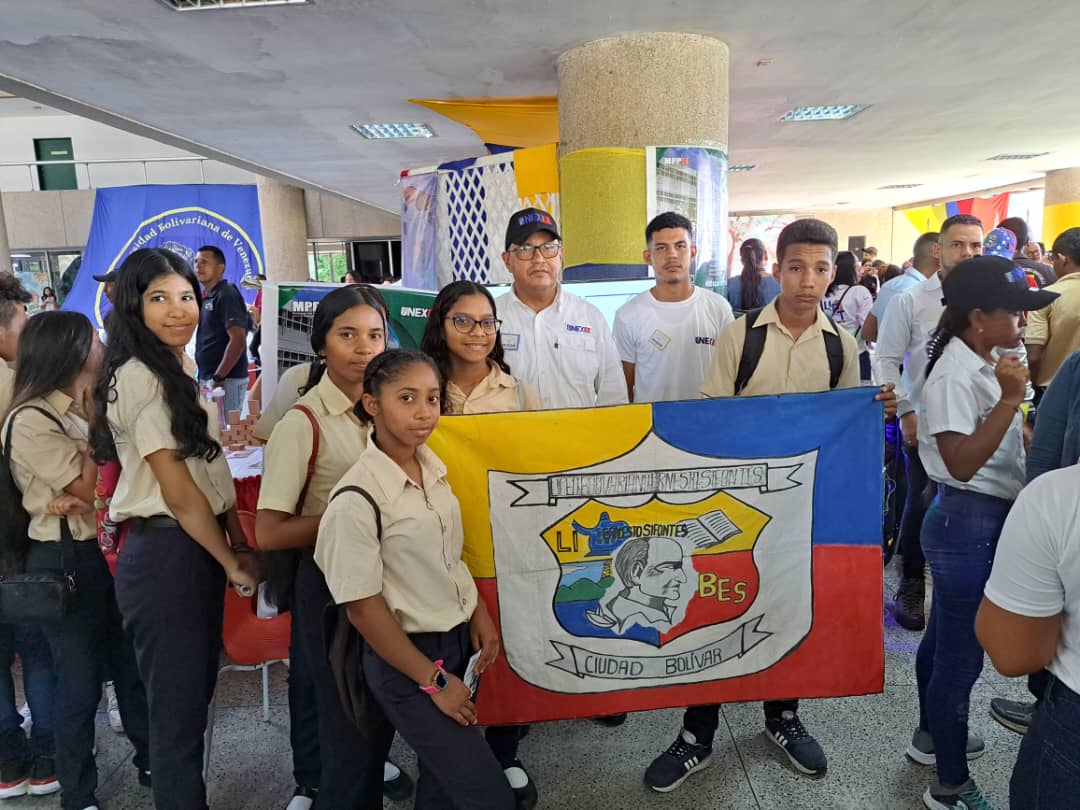 aliriocermeno's tweet photo. Expo feria de oportunidades de estudios universitarios, sede UBV Ciudad Bolivar; atendiendo a los jóvenes para su ingreso a la educación universitaria.
Universidad de especialidades Eléctricas.
#Unexee https://t.co/Bsh2gZJ0Xl