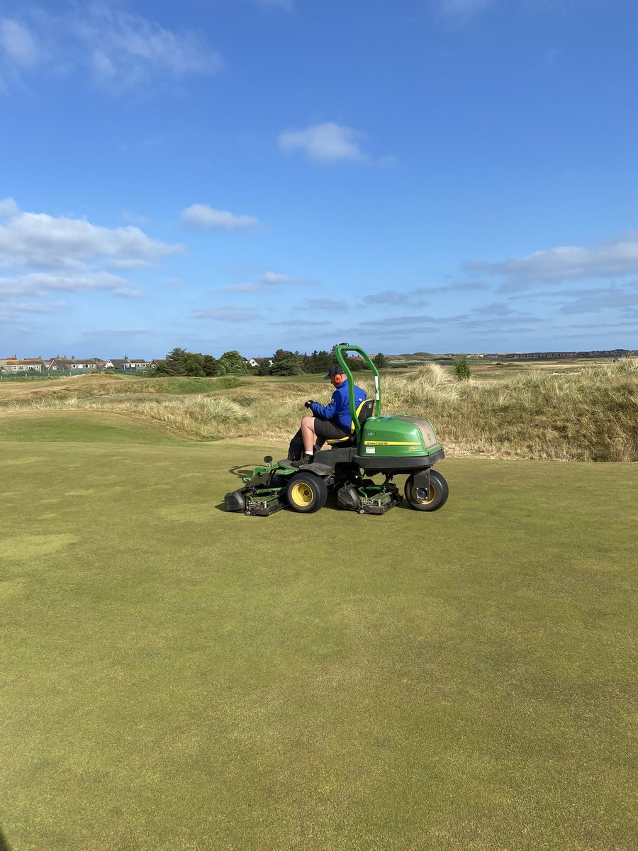 Lomas2Phil's tweet photo. Really beneficial couple of days, making use of the great weather, to assess apprentices practical skills @PrestonGolfClub @stannesgreens @OldhamCollege https://t.co/CLNfyNeouV