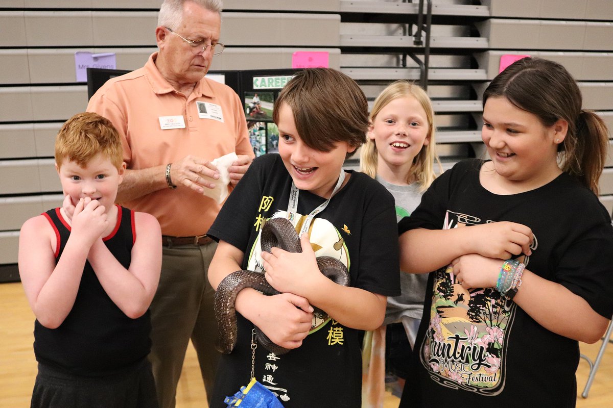Springfield Public Schools (@officialsps) on Twitter photo .<a href="/Delaware_SPS/">Delaware Elementary</a> students explore careers with Career Day expo š¼
MORE: ow.ly/HprI50Ox8Wz .<a href="/Delaware_SPS/">Delaware Elementary</a> students explore careers with Career Day expo š¼
MORE: ow.ly/HprI50Ox8Wz